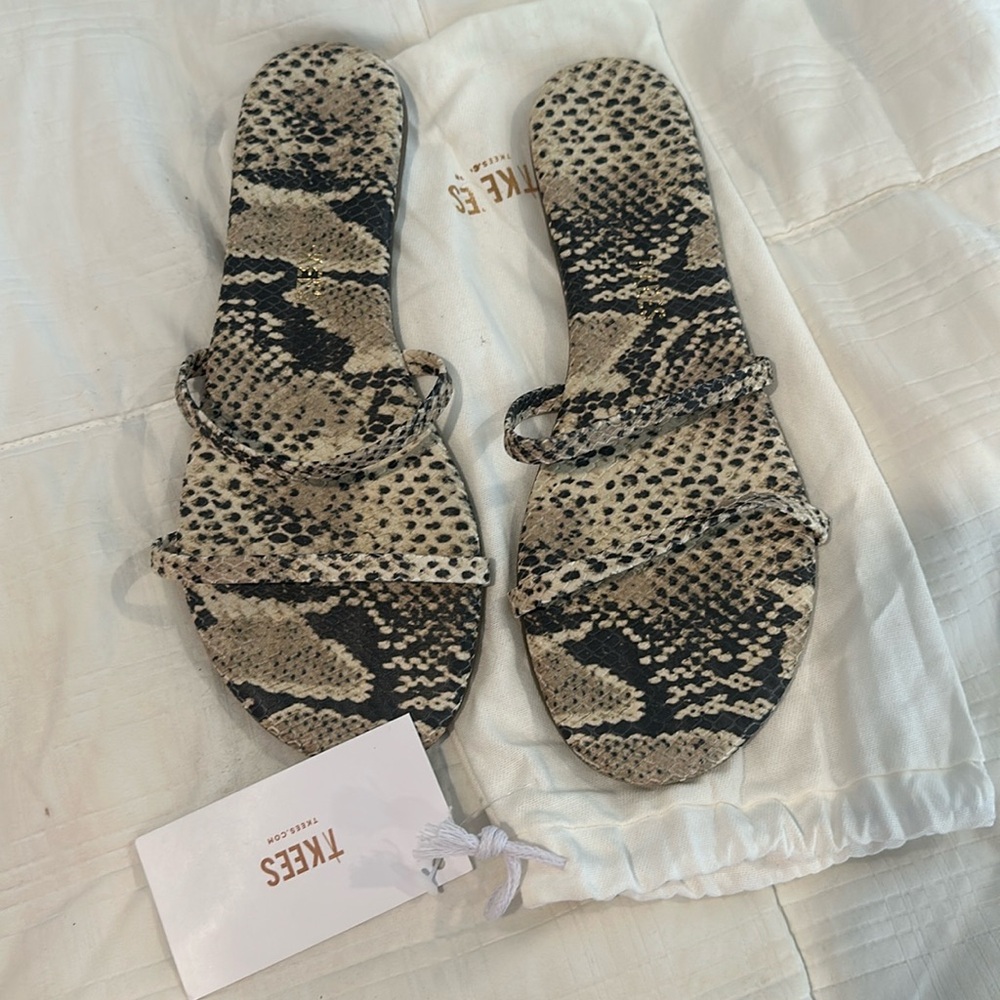 Brand new Tkees sandsnake sandals